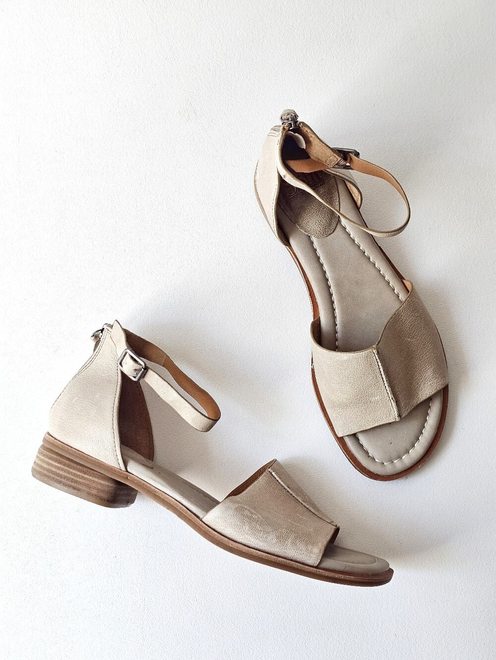 Söfft Faxyn Leather Ankle Strap Sandals Beige Champagne Low Heel Size 10M